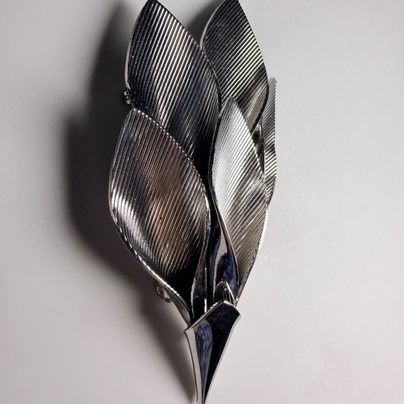 Vintage Trumpet Flowers Brooch - Picture 9 of 9